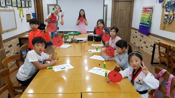 지난해 서빙고동 ‘영어로 읽는 동화마을’ 수업 모습