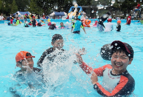 2018년 동작주차공원에서 운영된 동작구 어린이 물놀이장 모습