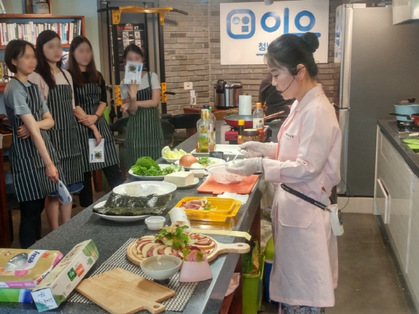 지난해 6월, 청년들을 대상으로 진행한 혼밥남녀 요리교실